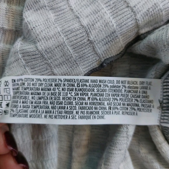 Forever 21 Woman's Heather Gray Ribbed Button Front Crop Top Size Medium - Picture 5 of 5